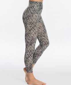 Spanx Look At Me Now Seamless Cropped Leggings