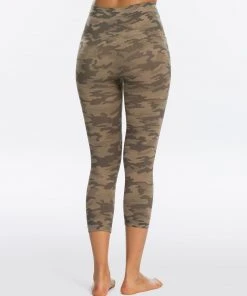 Spanx Look At Me Now Seamless Cropped Leggings