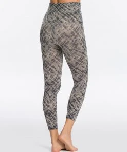 Spanx Look At Me Now Seamless Cropped Leggings
