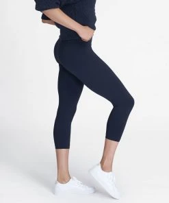 Spanx Look At Me Now Seamless Cropped Leggings