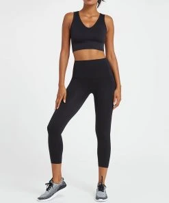 Spanx Look At Me Now Seamless Cropped Leggings