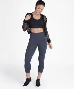 Spanx Look At Me Now Seamless Cropped Leggings